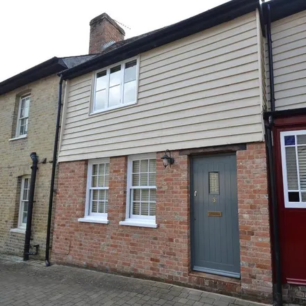 Rent this 1 bed townhouse on Bonney's Boutique in 47 High Street, Buntingford