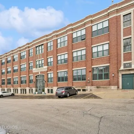 Buy this 2 bed condo on 601 Linden Place in Evanston, IL 60202