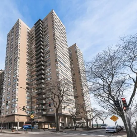 Buy this 1 bed condo on 6301 N Sheridan Rd Apt 17f in Chicago, Illinois