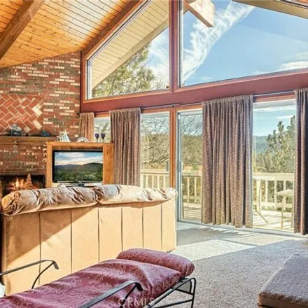 Image 4 - 32051 Pine Cone Drive, Running Springs, CA 92382, USA - House for sale