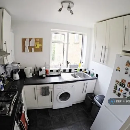 Image 6 - Barnfield Close, London, N4 4SG, United Kingdom - Apartment for rent