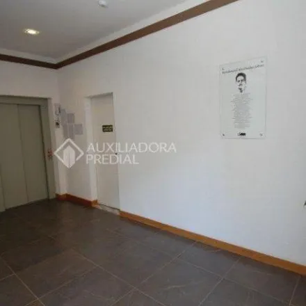 Buy this 1 bed apartment on Edifício Alcebíades Jobim in Avenida Presidente Vargas 2068, Centro
