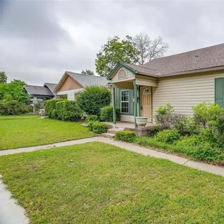 Image 2 - 2701 Lewis Avenue, Fort Worth, TX 76103, USA - House for sale