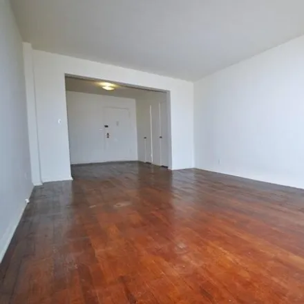 Image 6 - 480 Riverdale Avenue, Lowerre, City of Yonkers, NY 10705, USA - Apartment for sale