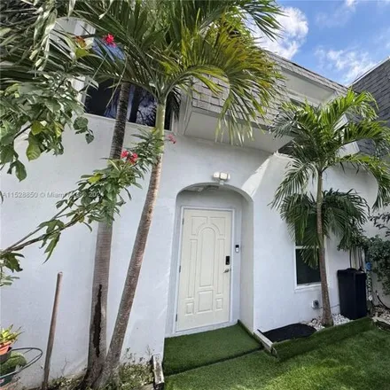 Rent this 3 bed townhouse on 4012 Southwest 67th Terrace in Davie, FL 33314