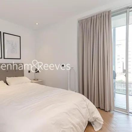 Image 3 - Pearce House, 8 Circus Road West, Nine Elms, London, SW11 8ES, United Kingdom - Apartment for rent