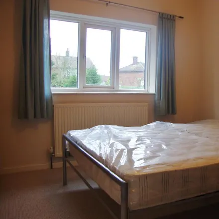 Image 4 - 12 Rickyard, Guildford, GU2 8JT, United Kingdom - House for rent