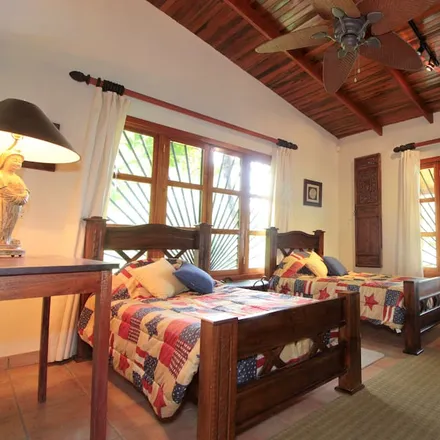 Rent this 5 bed house on Cantón Quepos