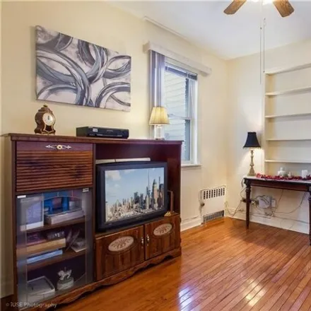 Image 7 - 2227 West 8th Street, New York, NY 11223, USA - House for sale