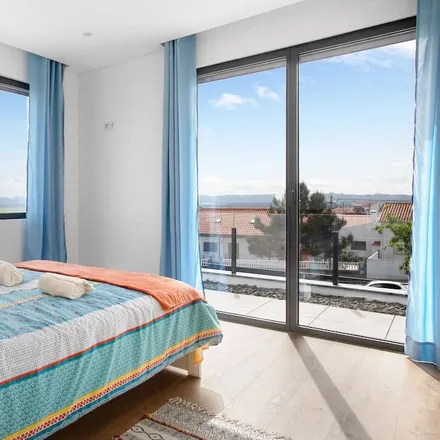 Rent this 3 bed house on Passadiço de Salir do Porto in 2500-666 São Martinho do Porto, Portugal
