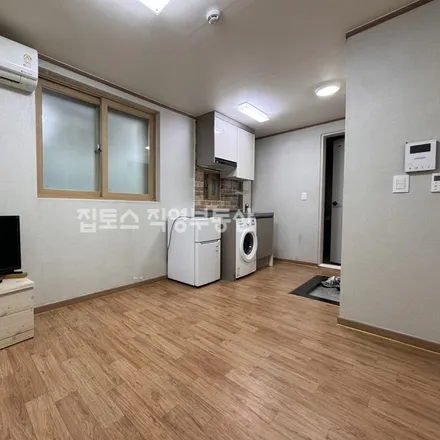 Rent this studio apartment on 서울특별시 도봉구 쌍문동 460-76