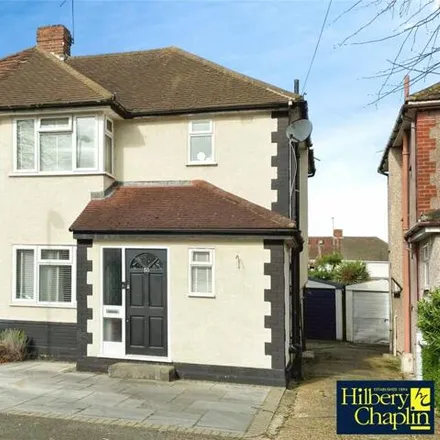 Buy this 3 bed duplex on Fernbank Avenue in London, RM12 5RA