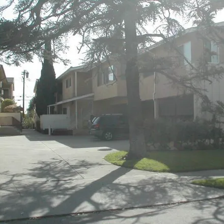 Rent this 2 bed house on 1326 South Ridgeley Drive in Los Angeles, CA 90019