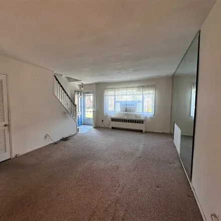 Image 3 - 14-73 212th Street, New York, NY 11360, USA - Apartment for sale