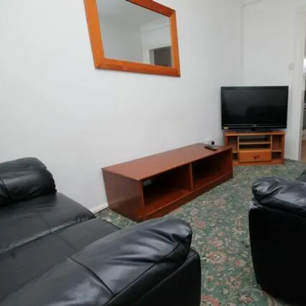Image 3 - Upper Chantry Lane, Canterbury, CT1 3HP, United Kingdom - Apartment for rent