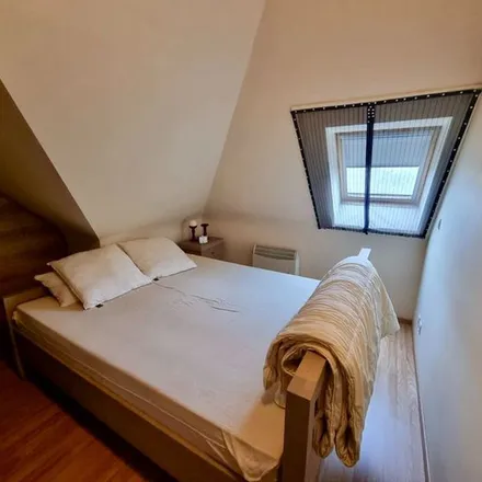 Rent this 2 bed apartment on Vrij Technisch Instistuut Sint-Lucas in Riethof, 9700 Oudenaarde