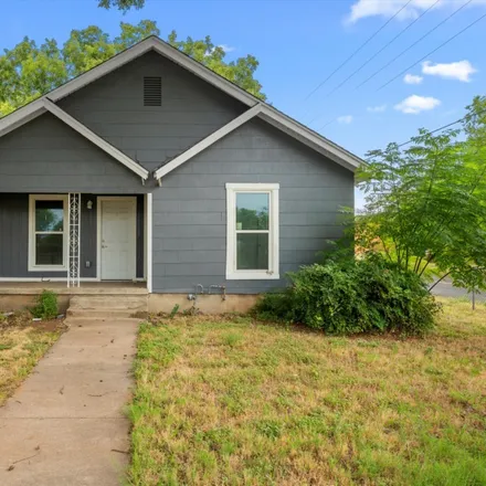 Buy this studio house on 501 Calumet Avenue in Waco, TX 76704