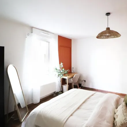Rent this 4 bed room on 445 Avenue du Président Hoover in 59000 Lille, France