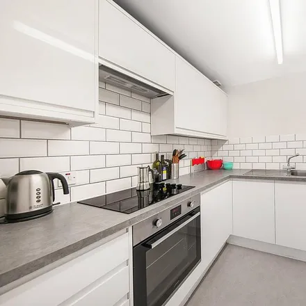 Rent this studio apartment on 28 Emperor's Gate in London, SW7 4RT