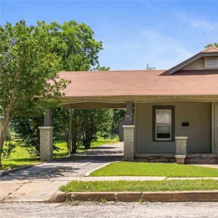 Buy this 2 bed house on 1716 Avenue J in Brownwood, TX 76801