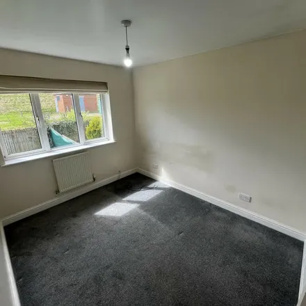 Rent this 4 bed apartment on Belvedere Court in Leeds, LS17 8BR