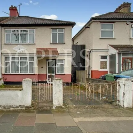 Buy this 3 bed duplex on Burnley Road in Dudden Hill, London