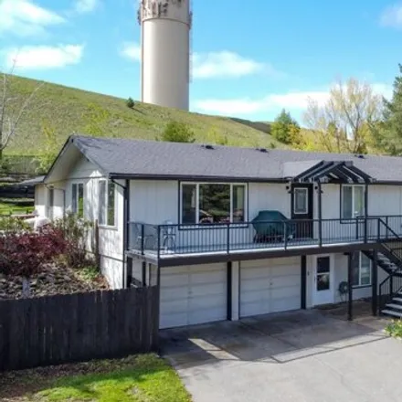 Buy this 4 bed house on 901 Southwest Mies Street in Pullman, WA 99163