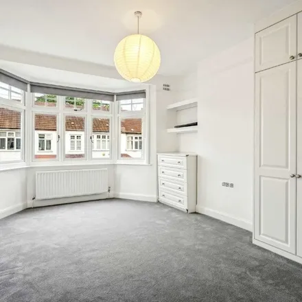 Image 7 - Queensville Road, London, SW12 0JJ, United Kingdom - Townhouse for rent
