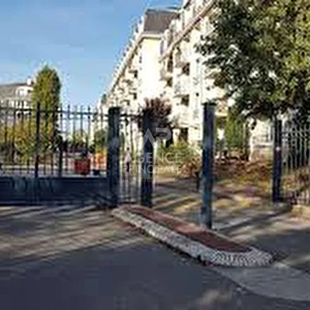 Image 1 - 8 Place Hoche, 78000 Versailles, France - Apartment for rent
