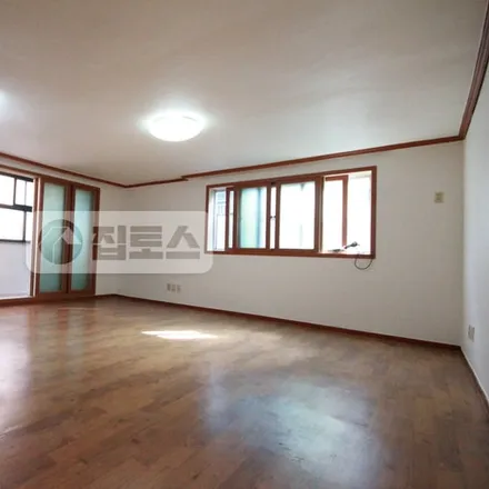 Rent this studio apartment on 서울특별시 강남구 역삼동 775-32