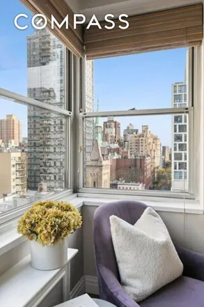 Image 3 - 132 East 22nd Street, New York, NY 10010, USA - Condo for sale