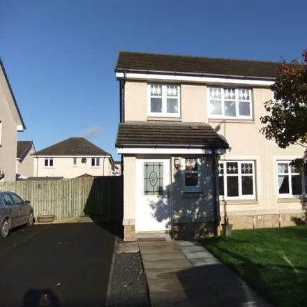 Rent this 3 bed duplex on Peasehill Fauld in Rosyth, KY11 2DQ