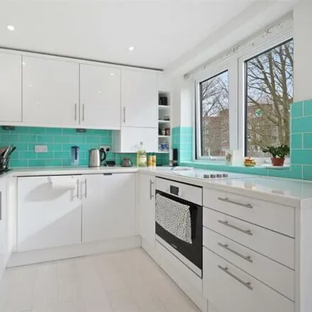 Image 6 - Peascroft House, Willesden Lane, Brondesbury Park, London, NW6 7YN, United Kingdom - Apartment for sale