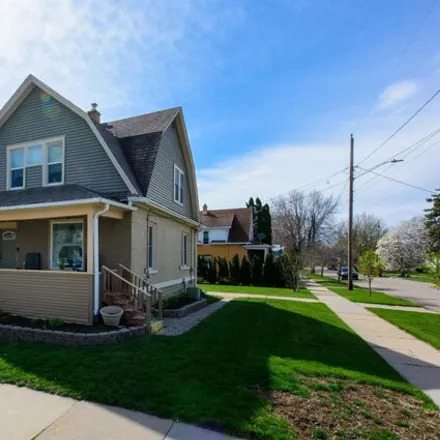 Buy this 3 bed house on 1590 Central Street in Oshkosh, WI 54901