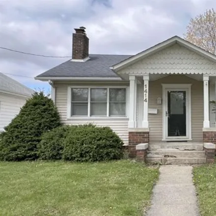 Buy this 2 bed house on 1412 East State Street in Mason City, IA 50401