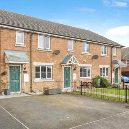 Buy this 3 bed townhouse on Medway Avenue in Grantham, NG31 7QN