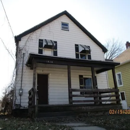Image 2 - 1890 Chestnut Street, Rockford, IL 61102, USA - House for sale