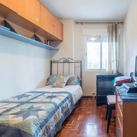 Rent this 5 bed room on Calle Nuevo Baztán in 9, 28806 Alcalá de Henares