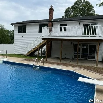 Image 2 - 60 Marie Crescent, Commack, NY 11725, USA - House for sale
