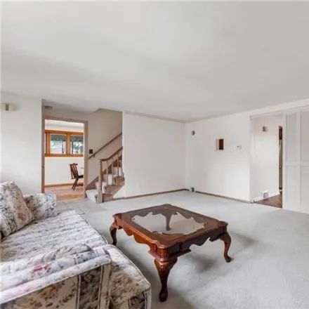 Image 3 - 5 West Willock Road, Brentwood, Allegheny County, PA 15227, USA - House for sale
