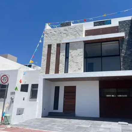 Buy this 4 bed house on Calle Mal Paso in Delegación Epigmenio González, 76146