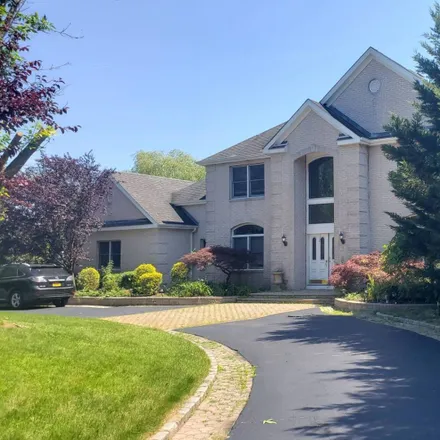 Buy this 5 bed house on 391 Cold Spring Road in Village of Laurel Hollow, Oyster Bay