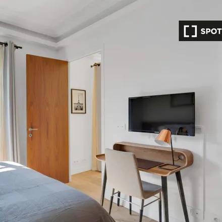Image 12 - 37 Rue Marbeuf, 75008 Paris, France - Apartment for rent