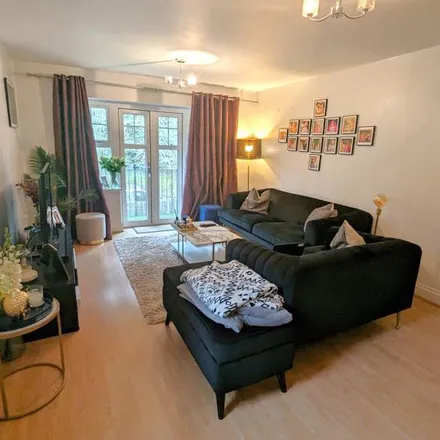 Rent this 2 bed apartment on Pembroke Road in Old Woking, GU22 7DS