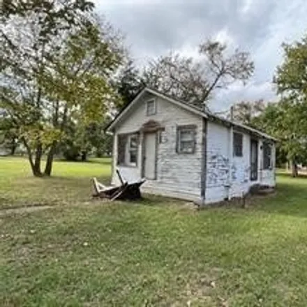 Buy this 3 bed house on 714 East Main Street in Fairfield, TX 75840