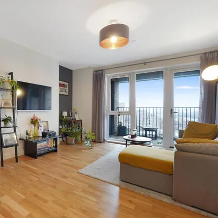 Buy this 1 bed apartment on Dag Supermarket in Greenwich High Road, London