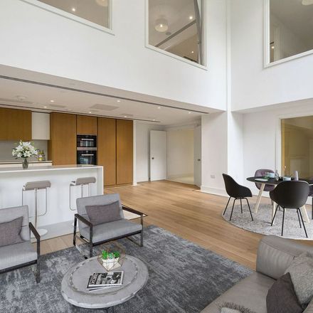 Rent this 3 bed apartment on Headcase Barbershops in 10 Richmond Hill, London