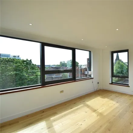 Rent this 1 bed apartment on 4 High Street in Easthampstead, RG12 1AA