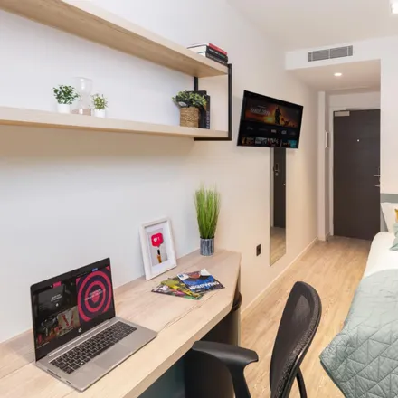 Rent this 4studio apartment on Avinguda d'Esplugues in 08001 Barcelona, Spain