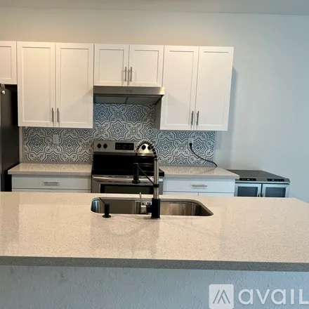 Image 7 - 2825 SW 17th Ave, Unit 2825 - Townhouse for rent